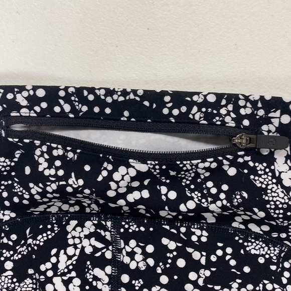 Lululemon Tight Stuff, Leggings, Size 4 - Picture 6 of 15